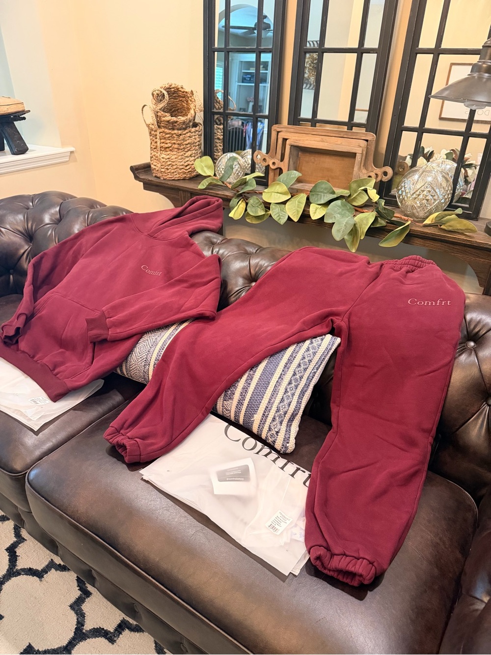 Comfrt minimalist maroon hoodie and sweatpants set | M